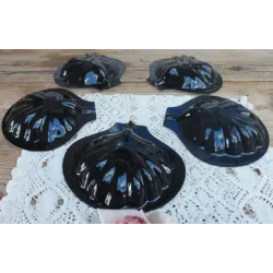 Emaille schelp ovenschaaltje wit/ zwart met ophanghaakje