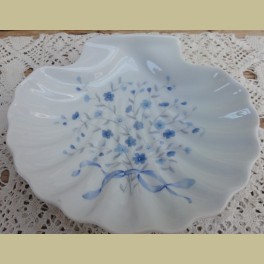 Frans porseleinen schelp schaaltje met blauwe bloemetjes
