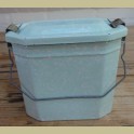 Frans mintgroene / witte brocante emaille lunchbox