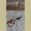 Klein Frans glazen vaasje met tinnen roosjes en schulprand