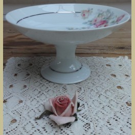 Porseleinen schaal op voet met roze en witte rozen, Limoges