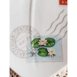 Vintage bladvorm schaaltje met afbeeldingen oude postzegels