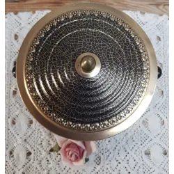 Vintage blik op pootjes en greepjes met roosjes reliëf