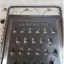 Franse verweerde brocante rasp, La Menagère