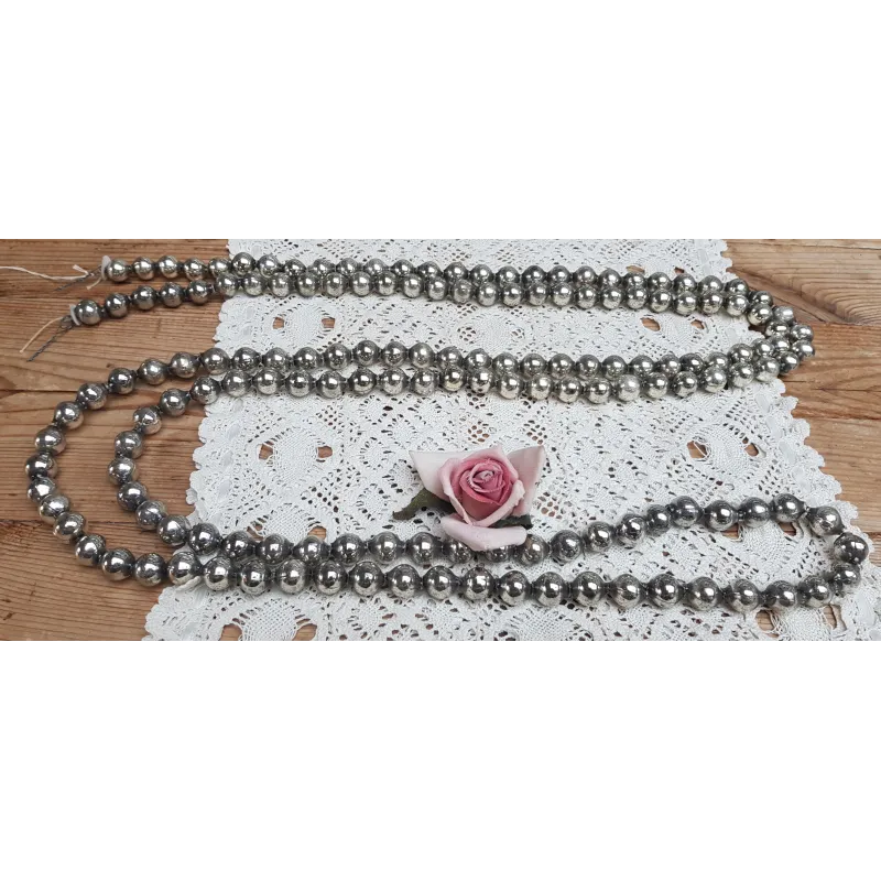Oude kerstslinger met zilverkleurige glazen balletjes, 2,37 mtr
