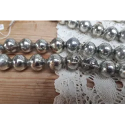 Oude kerstslinger,1,5 cm zilverkleurige glazen balletjes, 2,20 mtr