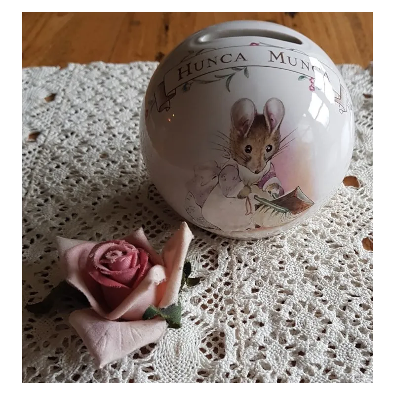 Royal Albert, Beatrix Potter spaarpot Hunca Munca, 1986 Royal Albert, Beatrix Potter spaarpot Hunca Munca, 1986