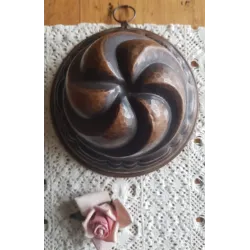 Oude grote rood koperen bakvorm