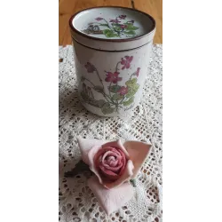 Vintage jam potje met paarse viooltjes, violet