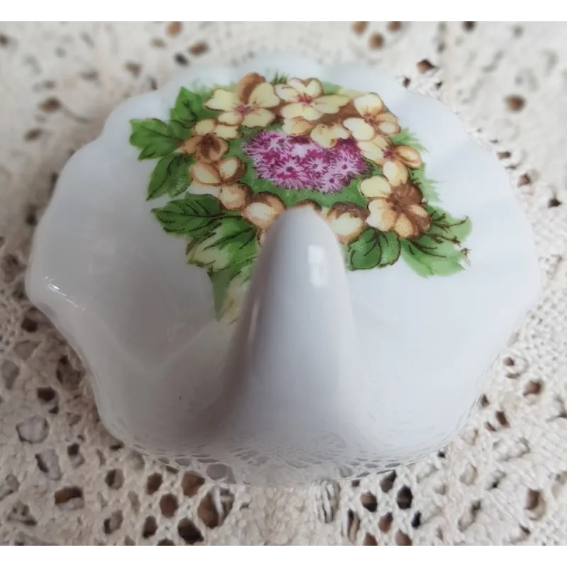 Franse ophanghaakje met bloemetjes, Porcelaine de Paris