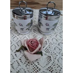 Engelse EGG CODDLER Royal Worchester , met roze roosjes