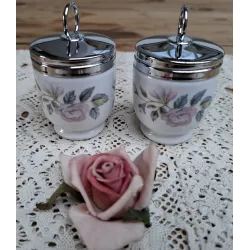Engelse EGG CODDLER Royal Worchester , met roze roosjes