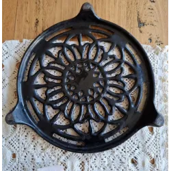 Franse brocante zwarte  gietijzeren onderzetter