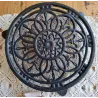 Franse brocante zwarte  gietijzeren onderzetter