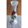 Vintage wit melkglazen / opaline vaasje met rode roos