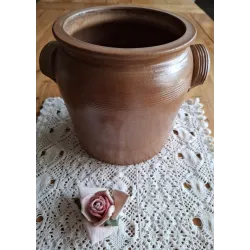 Franse brocante gres pot met mooi rood patina binnenkant