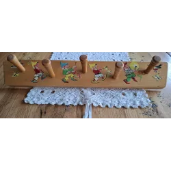 Vintage houten kinder kapstokje met kabouters