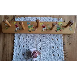 Vintage houten kinder kapstokje met kabouters
