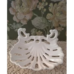 Wit Frans brocante gietijzeren zeepbakje