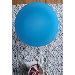 Oude blauwe opaline vaas met goudkleurig reliëf sierrandje