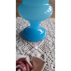 Oude blauwe opaline vaas met goudkleurig reliëf sierrandje