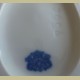 Groot wit porseleinen ei schaaltje met blauwe bloemen, Gerold porzellan