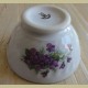 Frans wit porseleinen spoelkommetje met paarse viooltjes