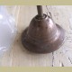 Oud brocante koperen hanglampje met mat glazen kapje