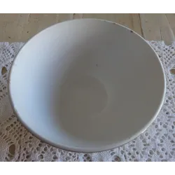 Oude brocante off white spoelkom met gouden randje en decoratie