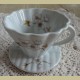 Frans porseleinen koffiefilter, witte bloemen / bloesem