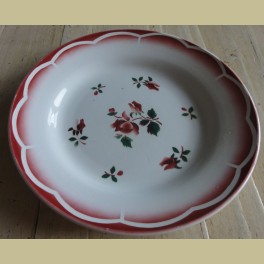 Frans brocante bord met rood motief en bloemetjes, DIGOIN