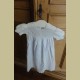 Oud Frans wit brocante kinderjurkje, nachthemdje met borduursels