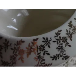 Oud creme melkannetje met gouden bloemetjes