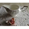 Oud creme melkannetje met gouden bloemetjes