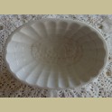 Oud off white puddingvormpje van Societe Ceramique Maestricht