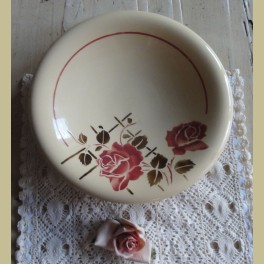 Franse schaal / kom creme met bordeaux rode rozen, 25 cm