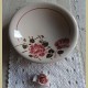 Franse schaal / kom beige met bordeaux rode rozen, 29cm