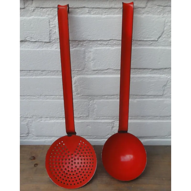 Franse brocante rood emaille soeplepel en schuimspaan