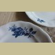 3 witte ontbijtbordjes met blauwe rozen