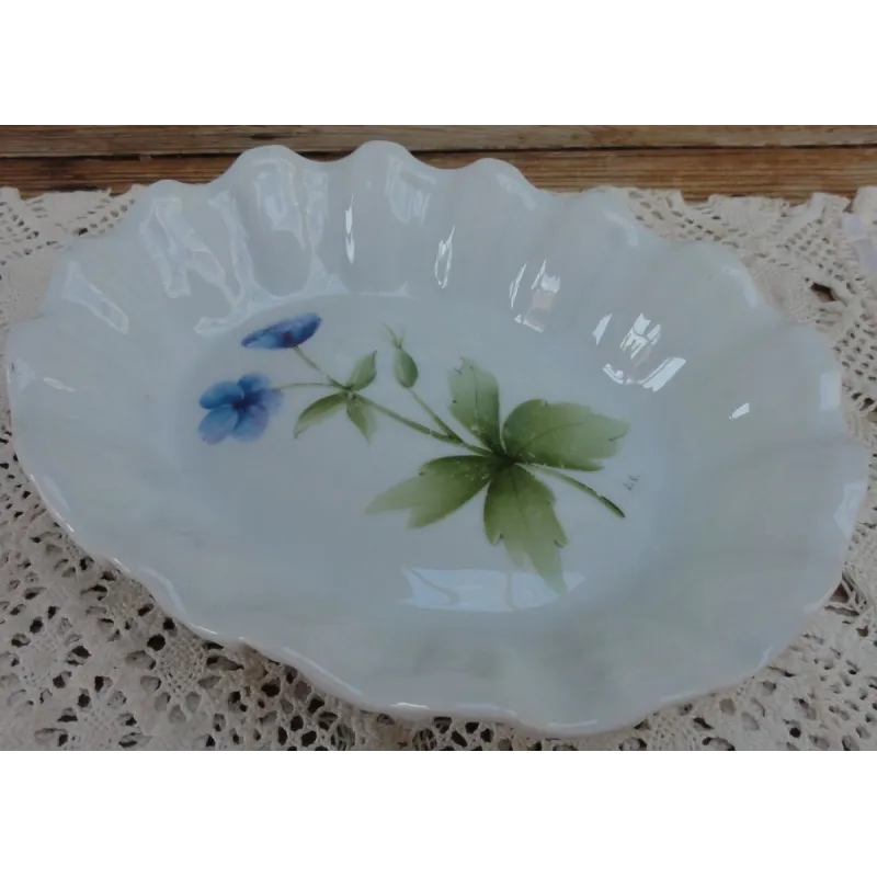 Franse brocante zeepschaal met blauwe bloemen, Limoges