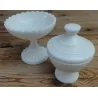 Melkglazen pot met bloemetjes reliëf