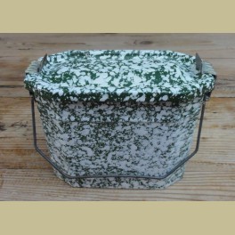 Frans groen / witte brocante emaille lunchbox