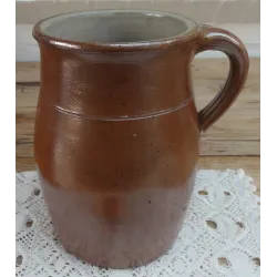 Franse bruine gres pot met oor
