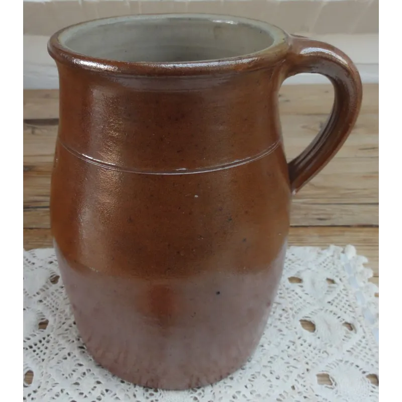 Franse bruine gres pot met oor