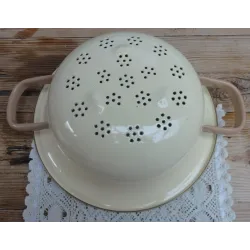 Grote brocante creme emaille vergiet met beige rand