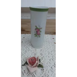 Smal vaasje met roze rozen en groene rand, Bavaria Creidlitz