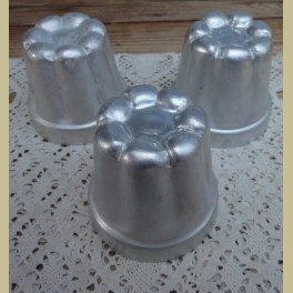 3 Kleine brocante aluminium bakvormpjes