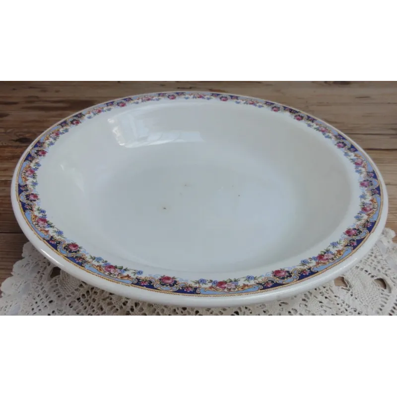 Grote Franse brocante schaal met roosjes rand, Digoin Ninon Grote Franse brocante schaal met roosjes rand, Digoin Ninon